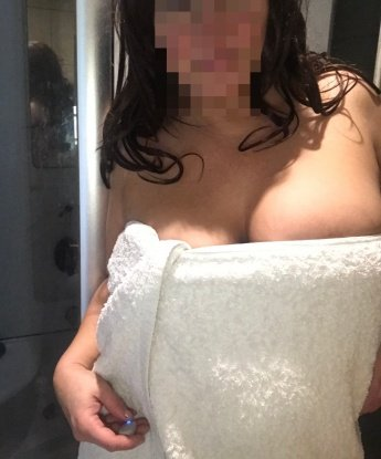 У меня есть опыт и нежные ручки, которые нежно разгадают все твои сокровенные желания. Я сделаю все возможное, чтобы ты почувствовался особенным и доволен нашей встречей. Мои услуги включают классический и эротический массаж, глубокий минет и страстный секс. У меня есть отличные отзывы и фото, которые подтверждают мой статус лучшей индивидуалки в Москве. Открой для себя новые эмоции и наслаждение со мной! Галина